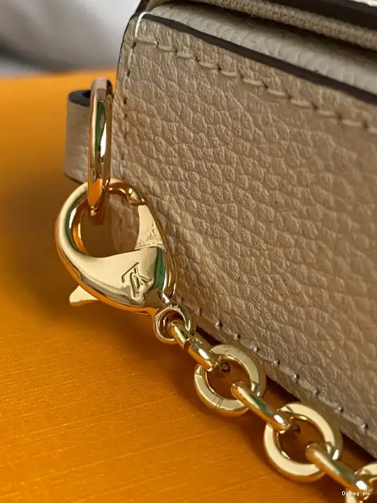 POCHETTE FÉLICIE VUITTON LOUIS 0612